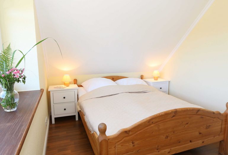 2. Schlafzimmer mit Doppelbett