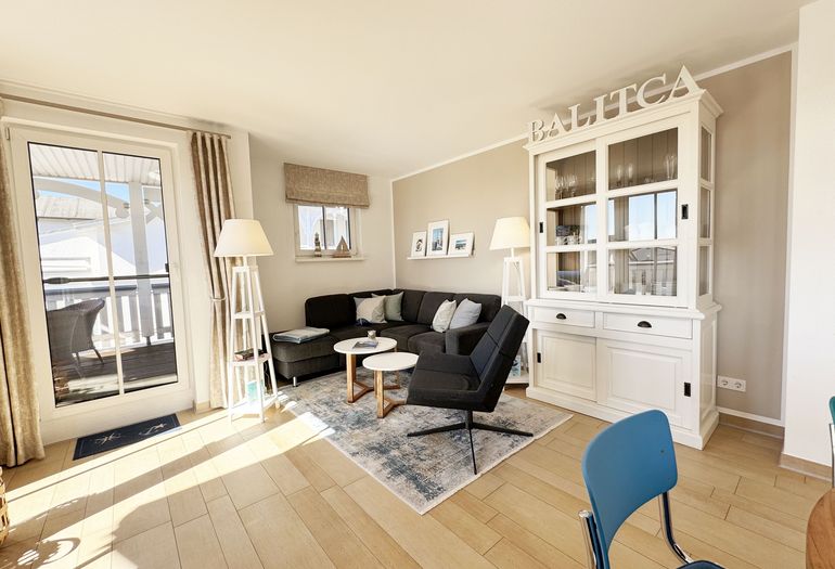 Wohnbereich mit gemütlicher Couch