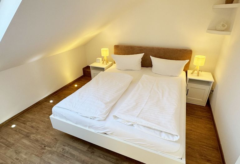 2. Schlafzimmer mit Doppelbett