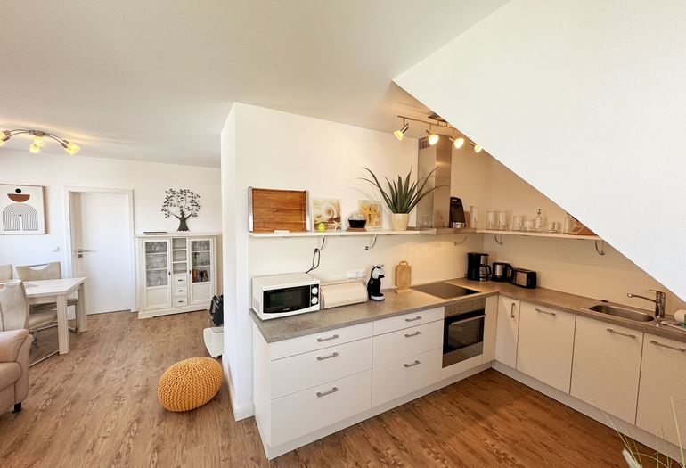 Küchenzeile angrenzend zum Wohnbereich