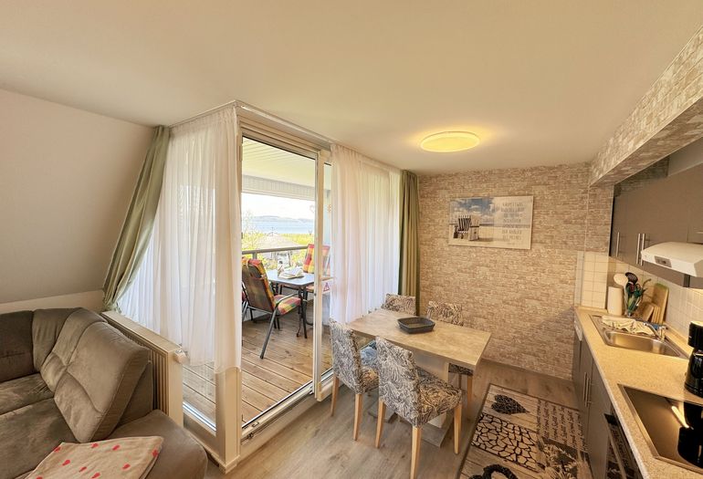 Küchenzeile mit Geschirrspüler