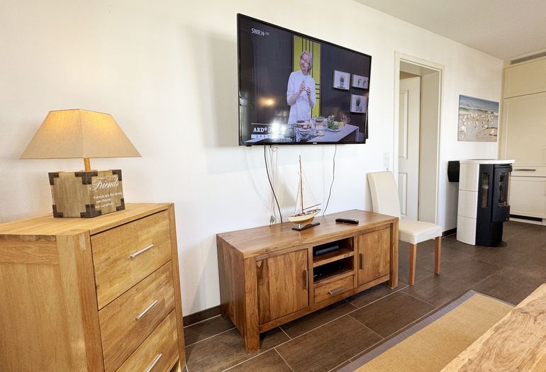 gemütlicher Wohnbereich mit Smart-TV