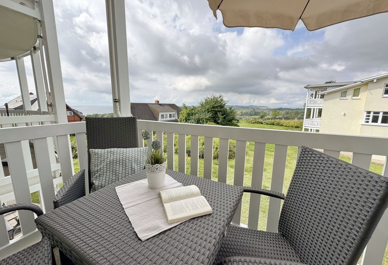 bestuhlter Balkon