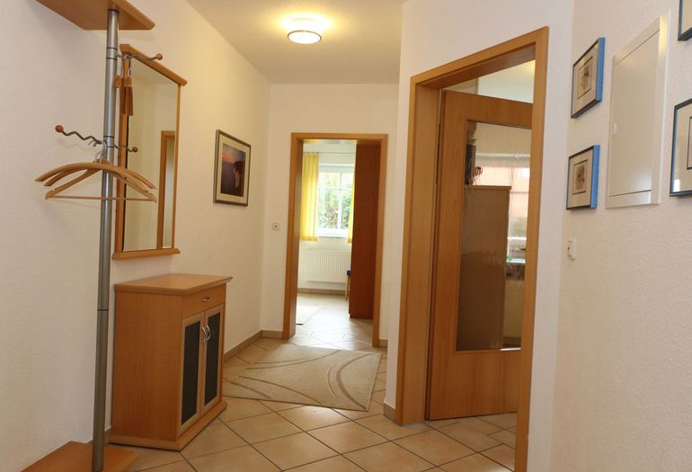 Flurbereich mit Garderobe Flurbereich mit Garderobe