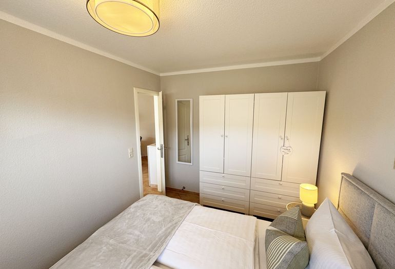 großer Kleiderschrank im Schlafzimmer großer Kleiderschrank im Schlafzimmer