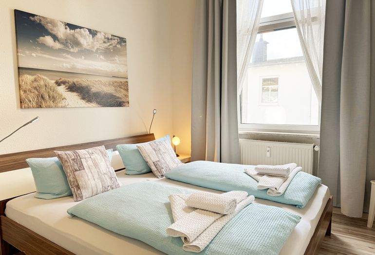 Schlafzimmer mit Doppelbett