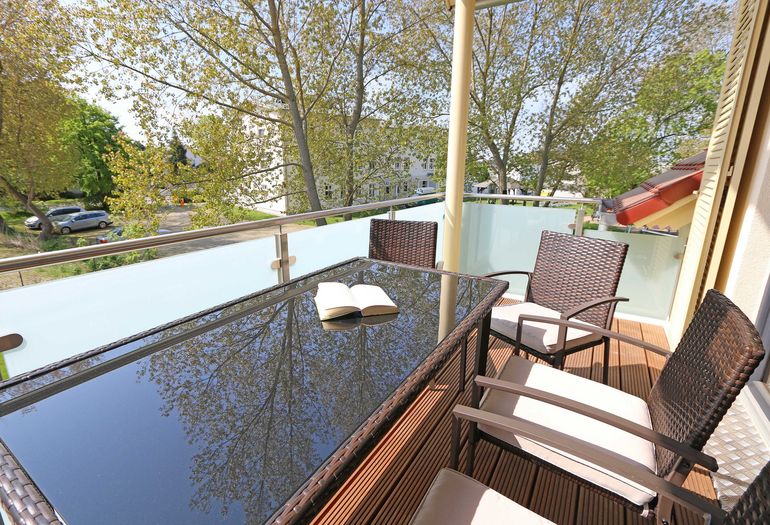 bestuhlter Balkon
