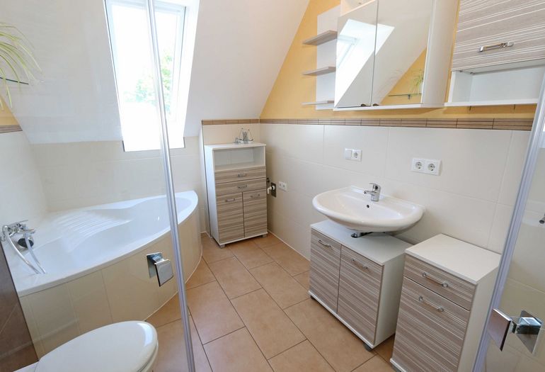 Badezimmer mit Badewanne
