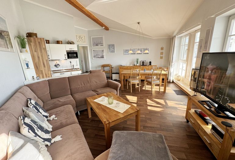 Seepark Sellin Haus Baabe - Couch und TV-Bereich