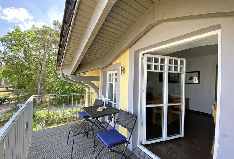 bestuhlter Balkon in ruhiger Lage bestuhlter Balkon in ruhiger Lage