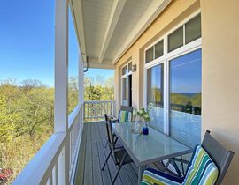 Villa Bergfrieden - Whg. 06 mit Balkon & Meerblick