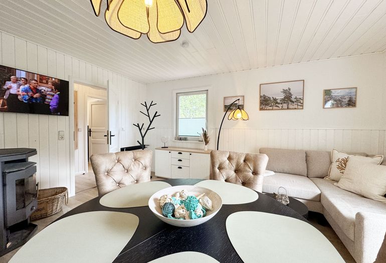 Essbereich mit Stühlen