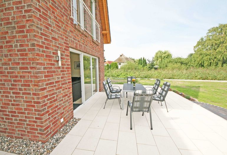 seitlicher Blick auf die Terrasse