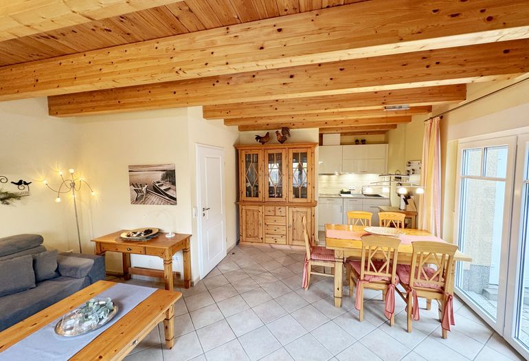 gefliester Wohnbereich