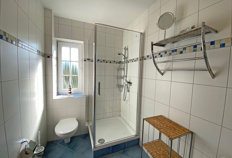 Badezimmer mit Dusche