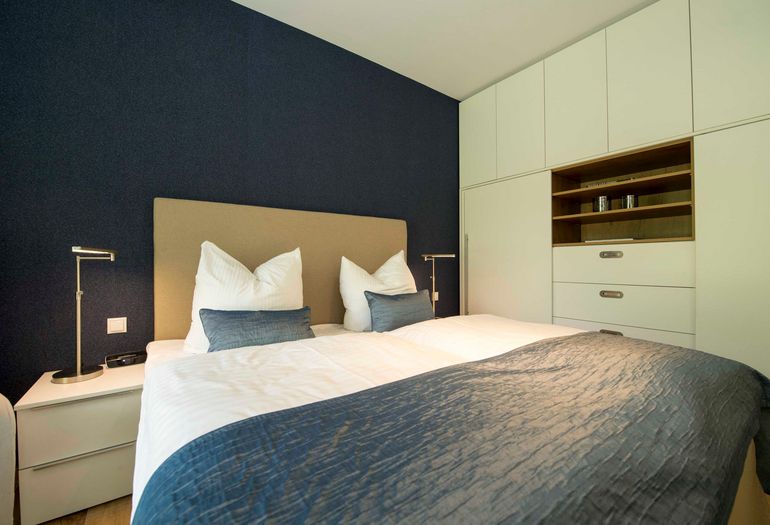 Schlafzimmer mit Doppelbett