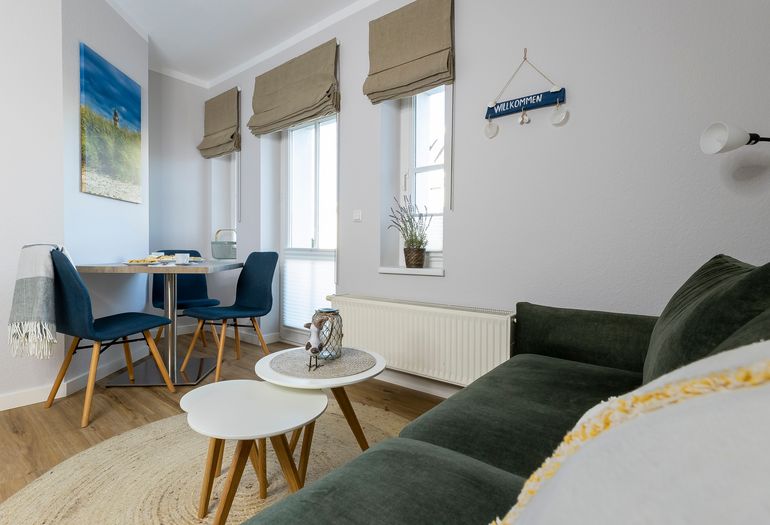 Wohnzimmer mit Esstisch