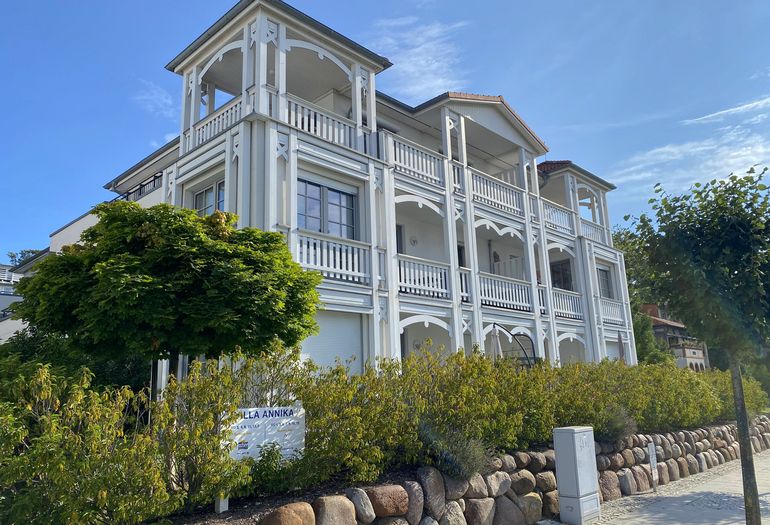 Blick zur Villa Annika