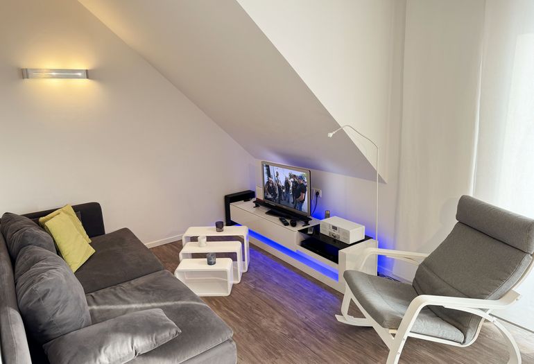 gemütliche Sitzecke mit Flachbildschirm gemütliche Sitzecke mit Flachbildschirm