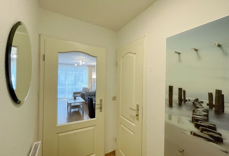 kleiner Flur mit Garderobe