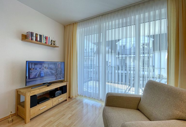 gemütlicher Sessel mit TV