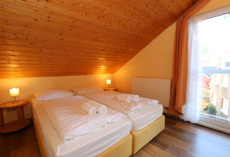 1. Schlafzimmer mit Doppelbett 1. Schlafzimmer mit Doppelbett