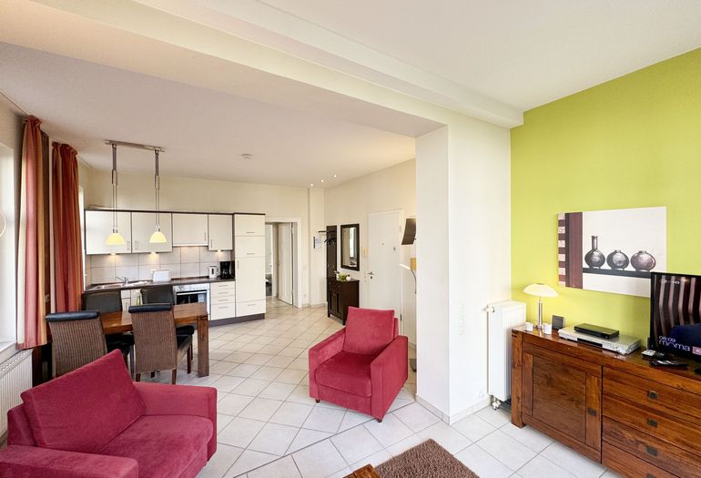 Wohnbereich mit Blick zur Küchenzeile Wohnbereich mit Blick zur Küchenzeile