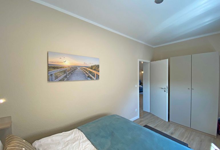 2. Schlafzimmer mit Kleiderschrank 2. Schlafzimmer mit Kleiderschrank