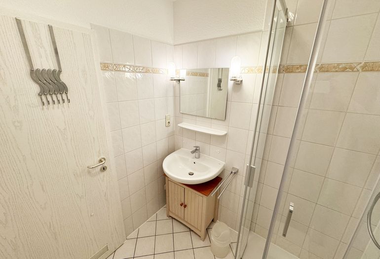 Badezimmer mit flachem Duscheinstieg Badezimmer mit flachem Duscheinstieg
