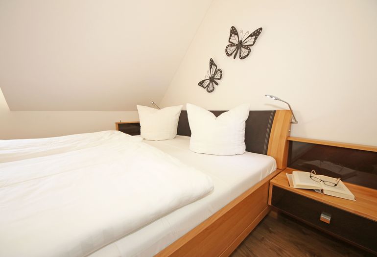 1. Schlafzimmer mit Doppelbett 1. Schlafzimmer mit Doppelbett