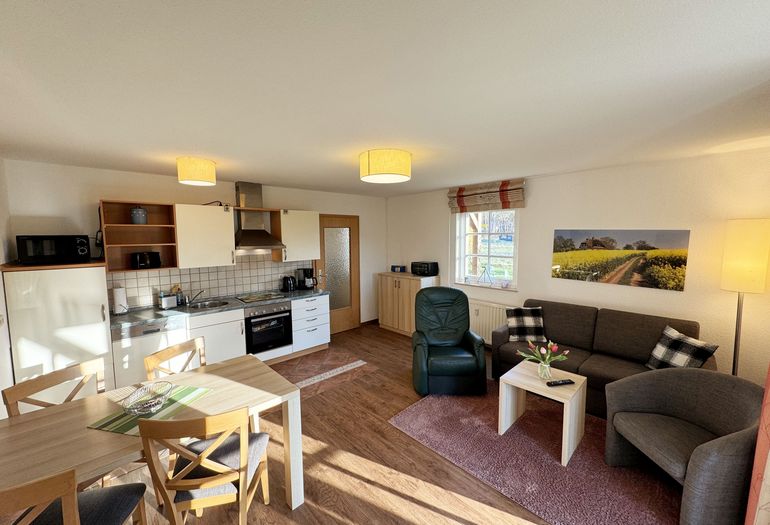 Haus an der Düne WE 06 Esstisch für 4 Personen Haus an der Düne WE 06 Esstisch für 4 Personen