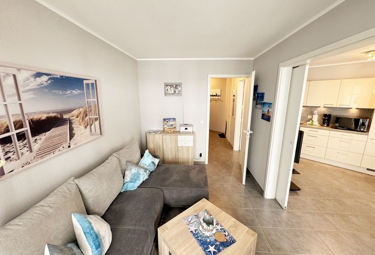 Wohnbereich mit Blick in den Flur Wohnbereich mit Blick in den Flur