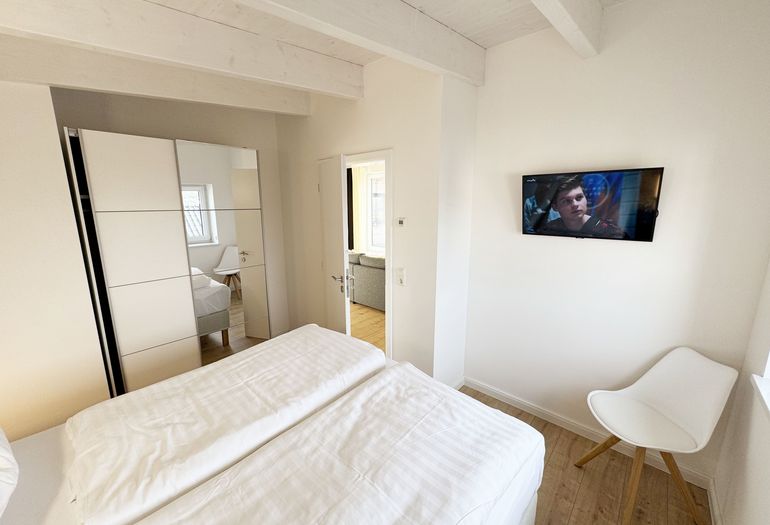 2. Schlafzimmer mit TV 2. Schlafzimmer mit TV