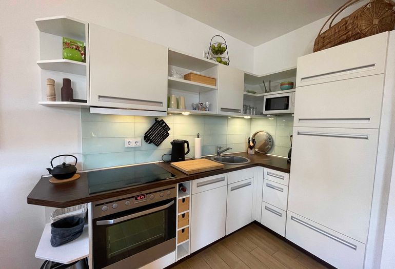 Küchenzeile mit Backofen