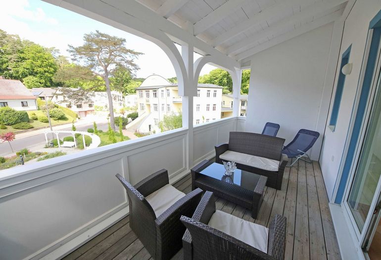 Balkon mit Ausblick auf die August-Bebel-Straße