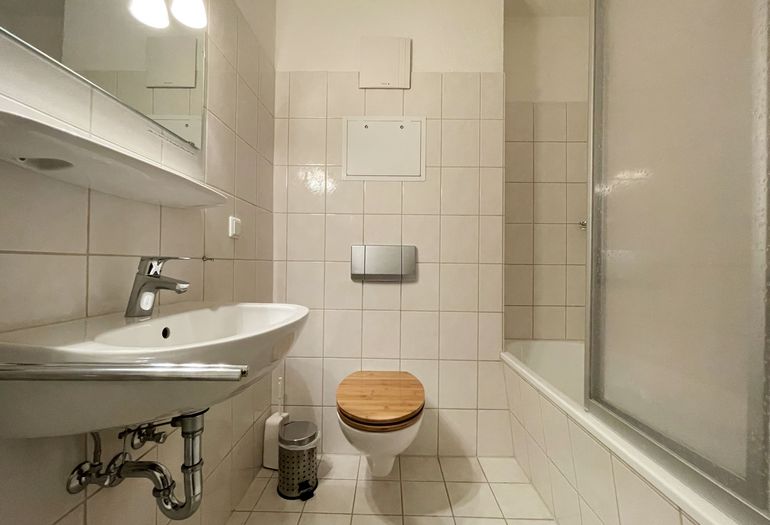 Badezimmer mit Waschbecken Badezimmer mit Waschbecken