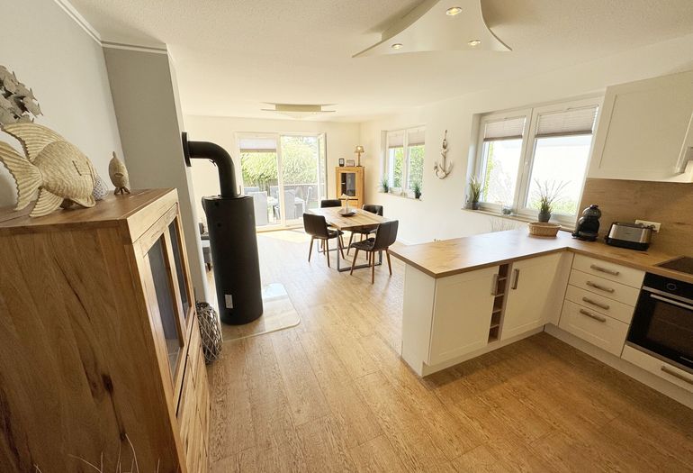 offener heller Wohn-/Koch-/ und Essbereich