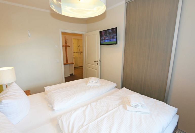2. Schlafzimmer mit Kleiderschrank 2. Schlafzimmer mit Kleiderschrank