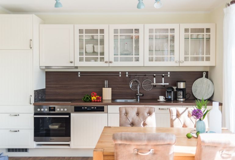 Küchenzeile mit Backofen Küchenzeile mit Backofen