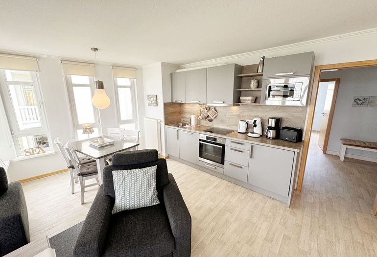 Wohnbereich mit Küchenzeile Wohnbereich mit Küchenzeile