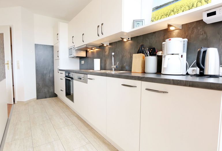 Küchenzeile mit Backofen Küchenzeile mit Backofen