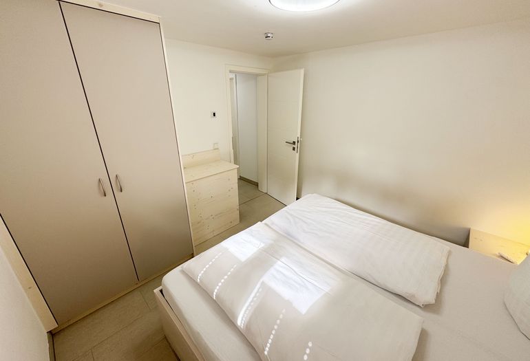 2. Schlafzimmer mit Kleiderschrank 2. Schlafzimmer mit Kleiderschrank