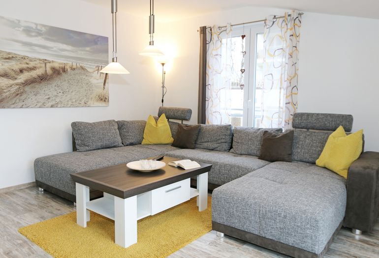 Wohnbereich mit Couch Wohnbereich mit Couch