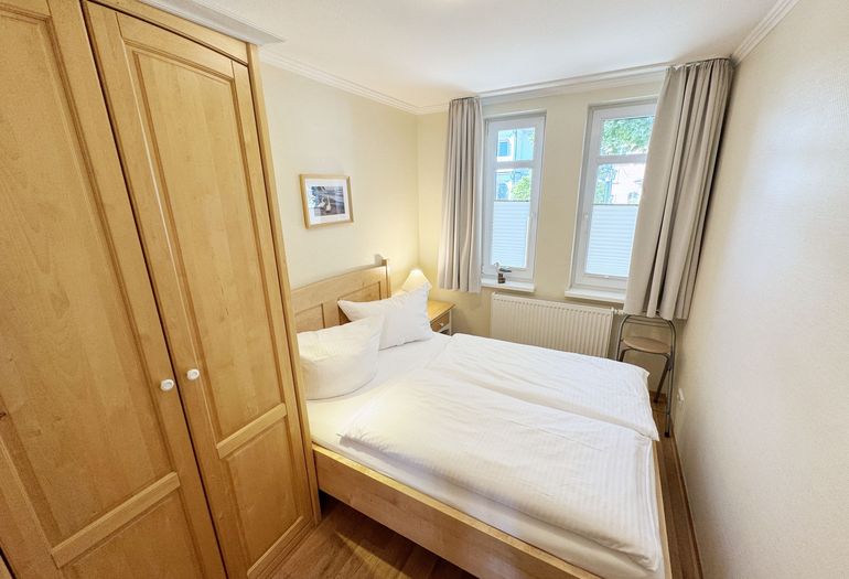 2. Schlafzimmer mit französischen Bett