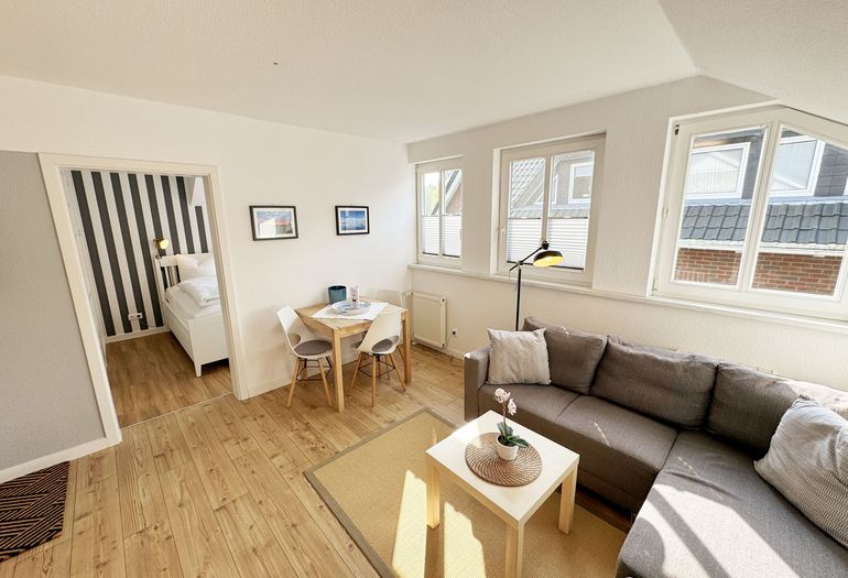 Wohnbereich mit Blick zum Schlafzimmer Wohnbereich mit Blick zum Schlafzimmer