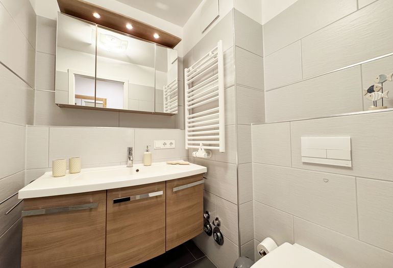 Badezimmer mit Waschbecken