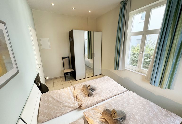 Schlafzimmer mit Kleiderschrank Schlafzimmer mit Kleiderschrank