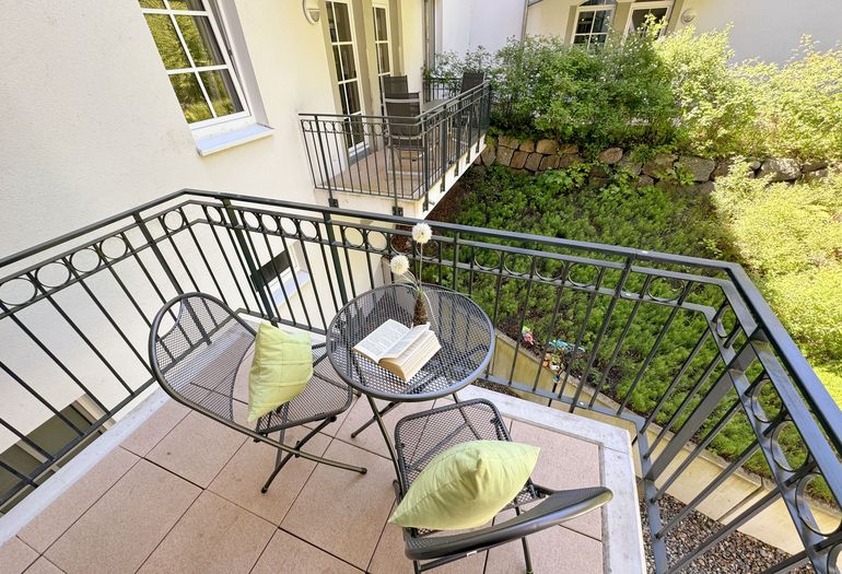bestuhlter Balkon