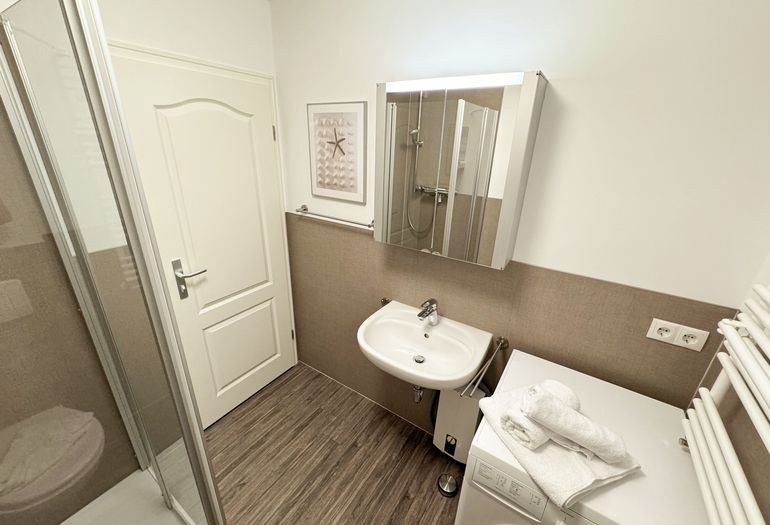 Badezimmer mit Waschmaschine