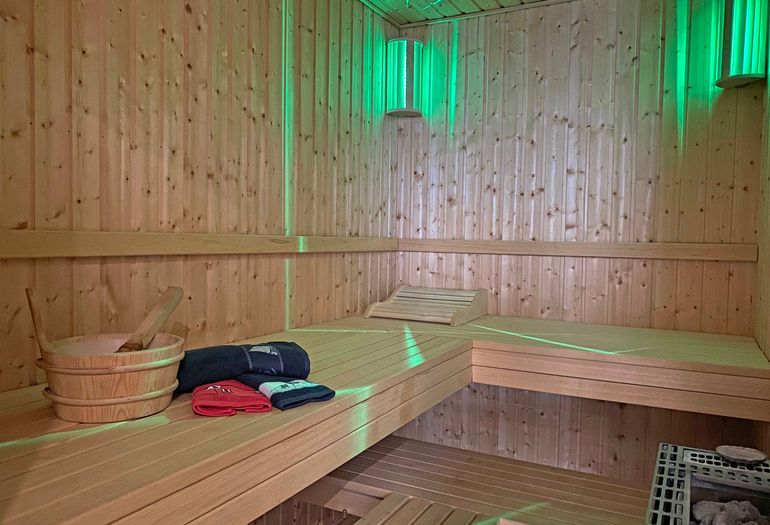 Sauna im großem Badezimmer